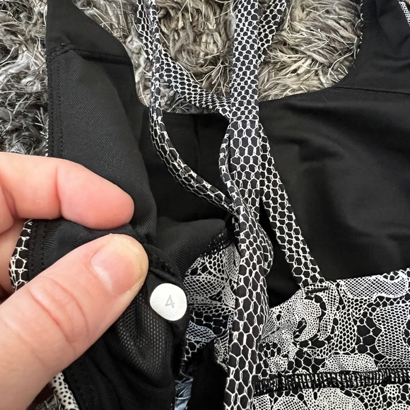 Lululemon Energy Bra Florence White Black size 4 - Picture 5 of 5